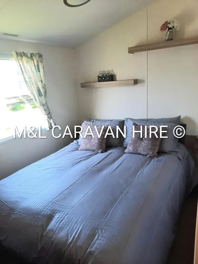 Blue Dolphin Holiday Park Gristhorpe 0*,  Великобритания